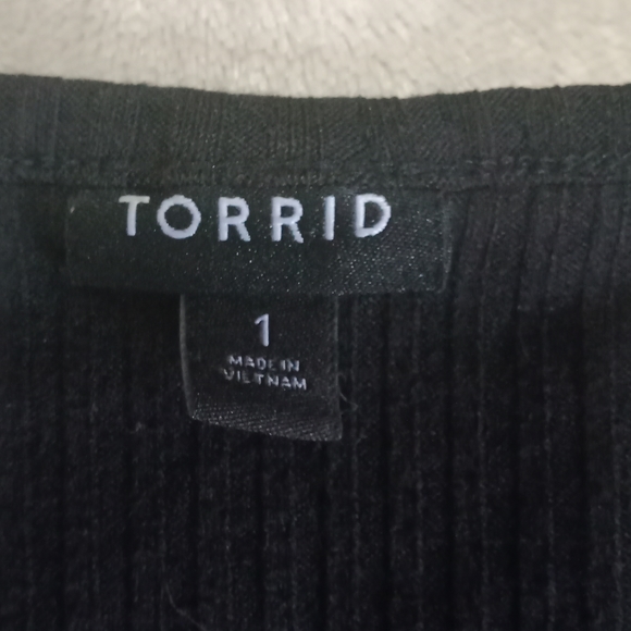 105 Torrid Black short sleeves top - Picture 4 of 7